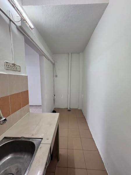 2.5-storey Terraced House for Sale in Taman Sri Sinar (Segambut) - Kenji Ti - Kitchen - PropertyGuru.com.my