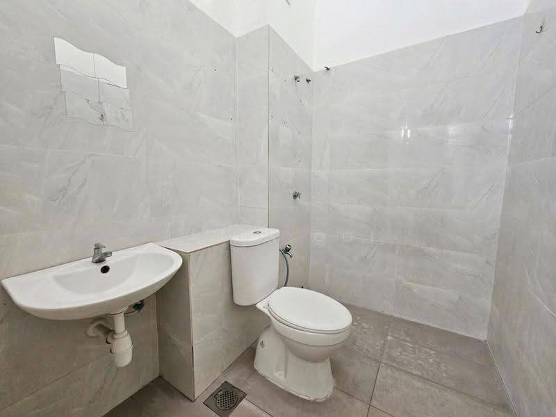 2-storey Terraced House for Sale in Putra Heights (Subang Jaya) - Jason Ooi - Bathroom - PropertyGuru.com.my
