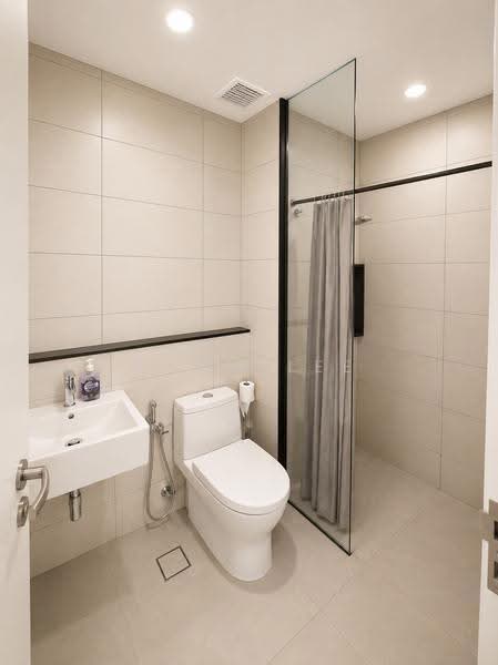 Kediaman Servis untuk Disewa di Duta Park Residences - Samm Lee - Bathroom - PropertyGuru.com.my