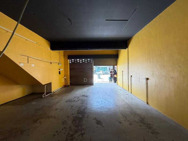 Kedai untuk Disewa di Taman Tampoi Indah 2 (Tampoi) - S. Durai - Interior - PropertyGuru.com.my