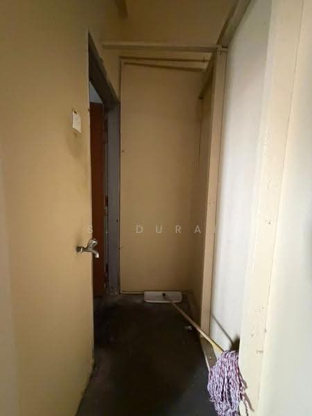 Kedai untuk Disewa di Taman Tampoi Indah 2 (Tampoi) - S. Durai - Interior - PropertyGuru.com.my