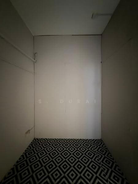 Kedai untuk Disewa di Taman Tampoi Indah 2 (Tampoi) - S. Durai - Interior - PropertyGuru.com.my