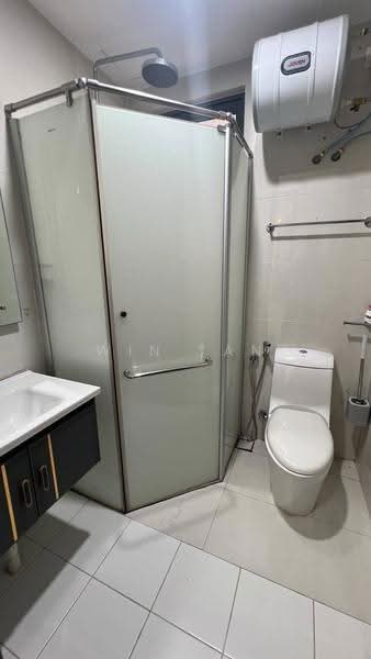 Condominium for Rent at Bay Point @ Country Garden Danga Bay - Win Tan - Bathroom - PropertyGuru.com.my