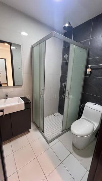 Condominium for Rent at Bay Point @ Country Garden Danga Bay - Win Tan - Bathroom - PropertyGuru.com.my