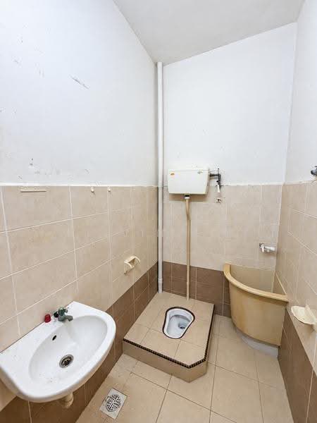 1-storey Terraced House for Sale in Taman Cicely (Teluk Intan) - Kelvin Foo - Bathroom - PropertyGuru.com.my