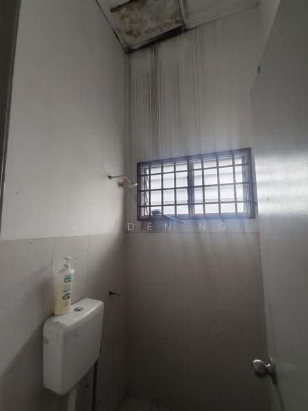 Kedai untuk Dijual di Taman Pulai Flora (Skudai) - Jayden Ng - Bathroom - PropertyGuru.com.my