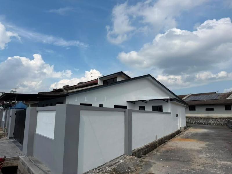 Rumah Teres 1-Tingkat untuk Dijual di Taman Suria (Johor Bahru) - Jeff Ang - Exterior - PropertyGuru.com.my