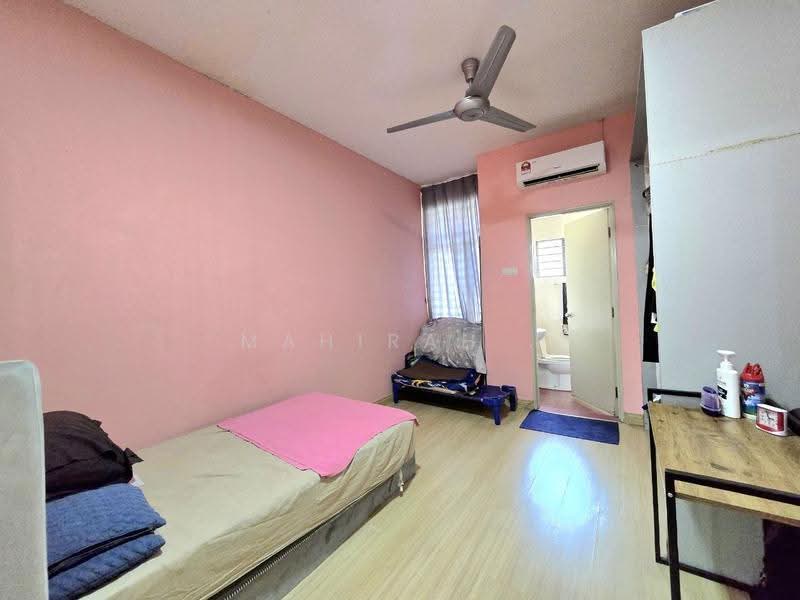 2-storey Terraced House for Sale in Alam Sari (Bangi) - Mahirah . - Bedroom - PropertyGuru.com.my