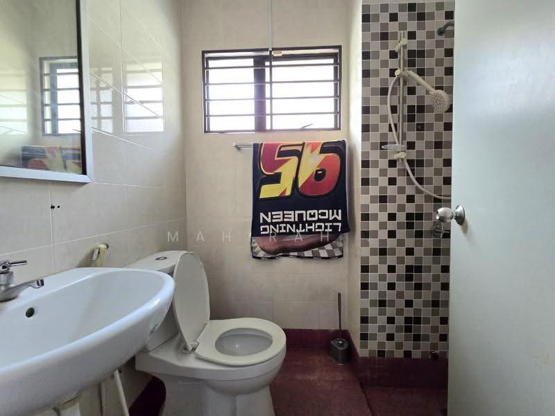 2-storey Terraced House for Sale in Alam Sari (Bangi) - Mahirah . - Bathroom - PropertyGuru.com.my