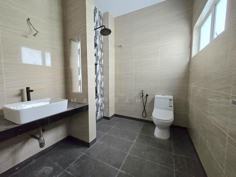 Bungalow House for Sale in Bandar Bukit Mahkota (Bangi) - Mahirah . - Bathroom - PropertyGuru.com.my