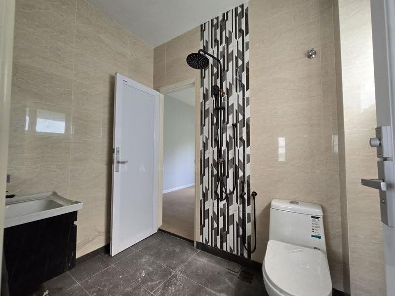 Bungalow House for Sale in Bandar Bukit Mahkota (Bangi) - Mahirah . - Bathroom - PropertyGuru.com.my