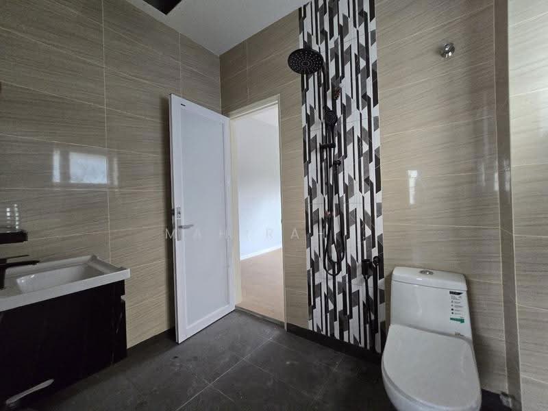 Bungalow House for Sale in Bandar Bukit Mahkota (Bangi) - Mahirah . - Bathroom - PropertyGuru.com.my