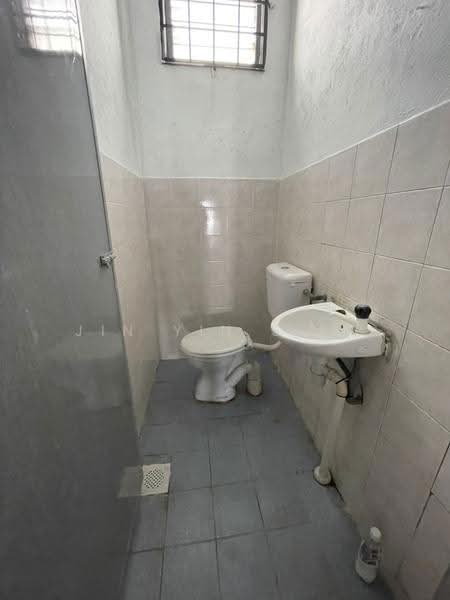Terrace Factory for Sale in Nilai 3 (Nilai) - Jin Yin Siew - Bathroom - PropertyGuru.com.my