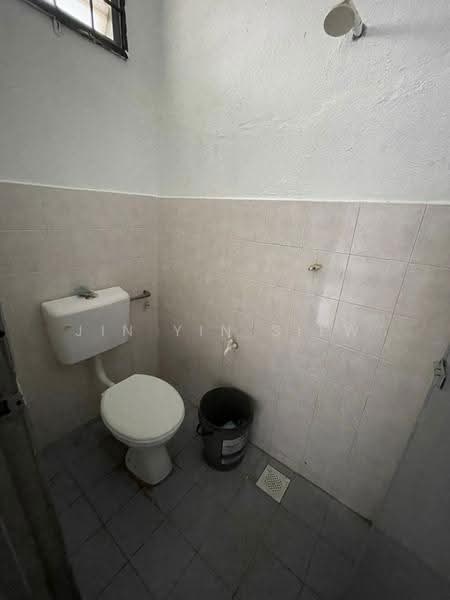 Terrace Factory for Sale in Nilai 3 (Nilai) - Jin Yin Siew - Bathroom - PropertyGuru.com.my