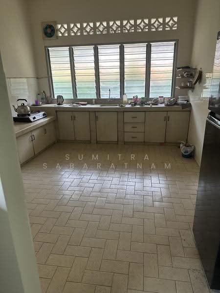 Bungalow House for Sale in Petaling Jaya (Selangor) - Sumitra Sabaratnam - Kitchen - PropertyGuru.com.my