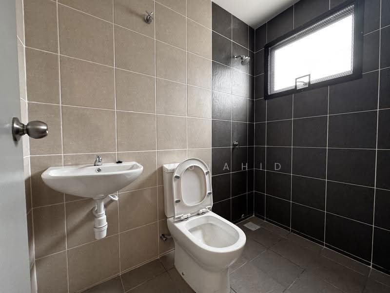 Rumah Bandar untuk Dijual di Sepang (Selangor) - Wan Mujahid - Bathroom - PropertyGuru.com.my