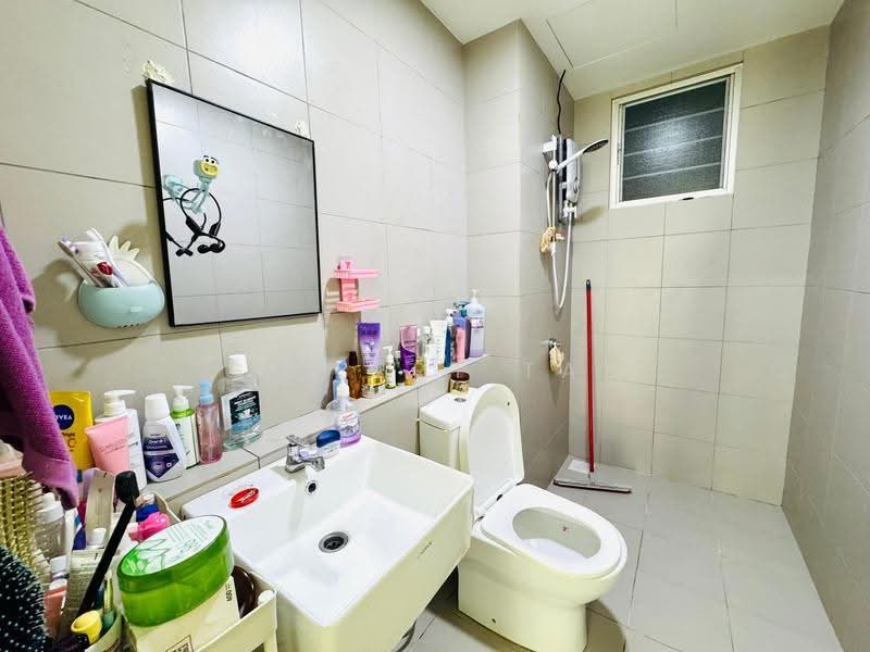 Kondominium untuk Disewa di Lakefront Homes - Gilbert Tay - Bathroom - PropertyGuru.com.my