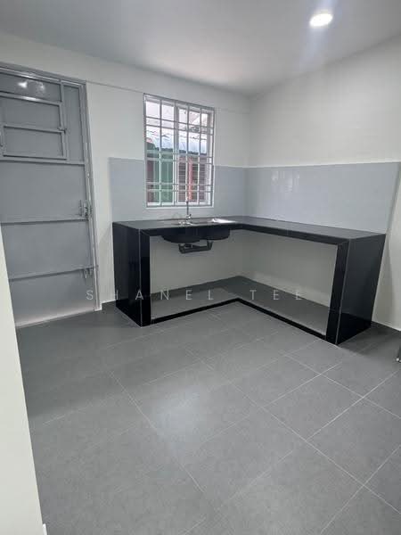 Terraced House for Sale in Taman Kluang Barat (Kluang) - Shanel Tee - Kitchen - PropertyGuru.com.my