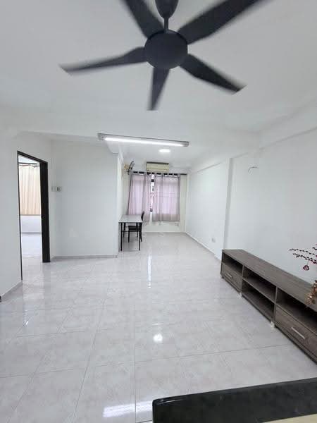 Pangsapuri untuk Dijual di Sri Bayu - Alviss Tay - Living Room - PropertyGuru.com.my