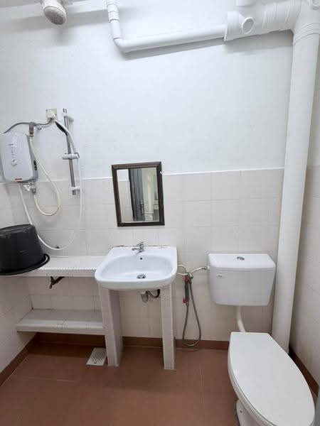 Pangsapuri untuk Dijual di Sri Bayu - Alviss Tay - Bathroom - PropertyGuru.com.my