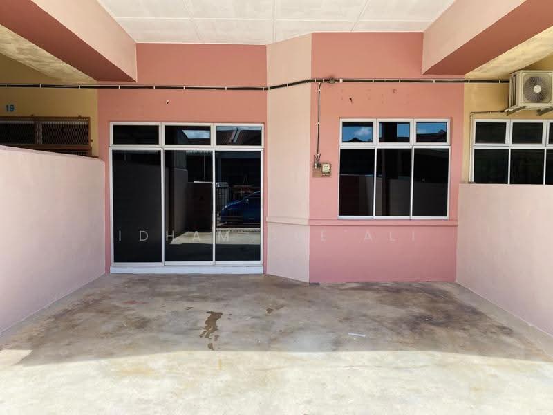 1-storey Terraced House for Sale in Bukit Setongkol (Kuantan) - Idham Che'Ali - Exterior - PropertyGuru.com.my