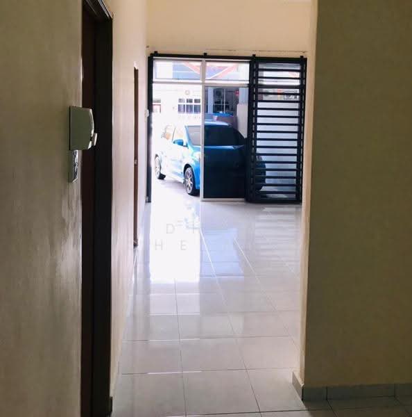 1-storey Terraced House for Sale in Bukit Setongkol (Kuantan) - Idham Che'Ali - Entrance - PropertyGuru.com.my
