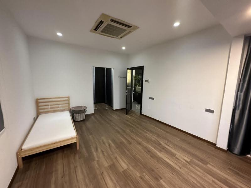 Bungalow House for Rent in Taman Midah (Cheras) - Jackueline Yeo - Bedroom - PropertyGuru.com.my