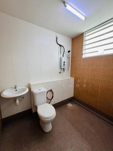 2-storey Terraced House for Sale in Bangi (Selangor) - Mohd Aizat Saiful Bahri - Bathroom - PropertyGuru.com.my