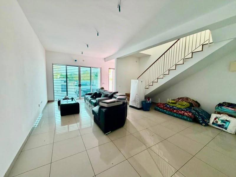 Rumah Teres 2-Tingkat untuk Dijual di Dengkil (Selangor) - Fikri Yasmin - Living Room - PropertyGuru.com.my