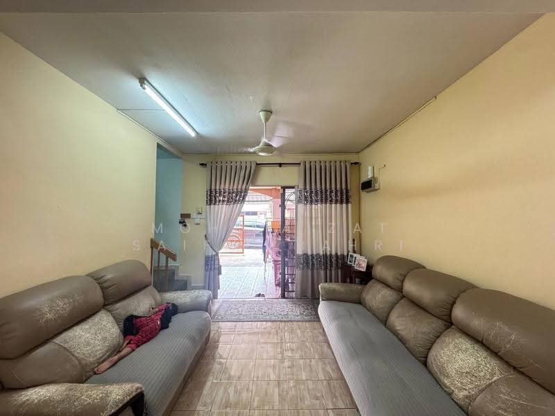 2-storey Terraced House for Sale in Bandar Damai Perdana (Cheras) - Mohd Aizat Saiful Bahri - Living Room - PropertyGuru.com.my