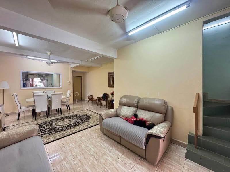 2-storey Terraced House for Sale in Bandar Damai Perdana (Cheras) - Mohd Aizat Saiful Bahri - Living Room - PropertyGuru.com.my