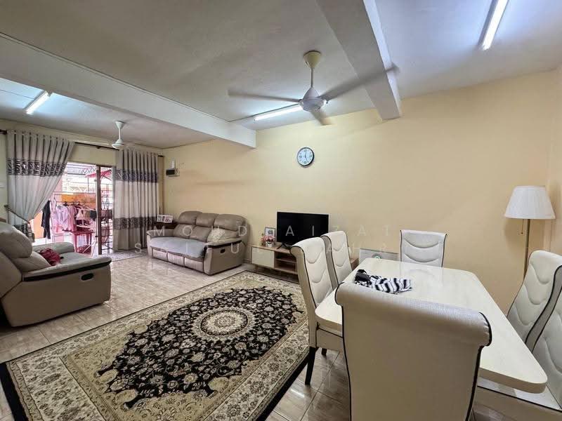 2-storey Terraced House for Sale in Bandar Damai Perdana (Cheras) - Mohd Aizat Saiful Bahri - Living Room - PropertyGuru.com.my