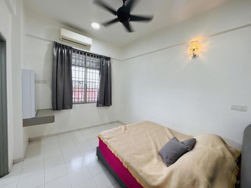 Pangsapuri untuk Dijual di Mawar - Kerly Kee - Bedroom - PropertyGuru.com.my