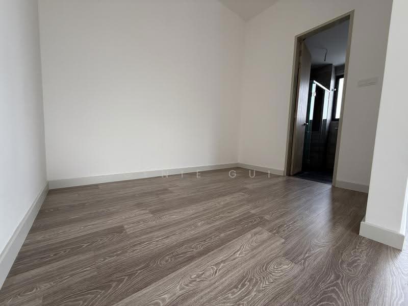 Cluster House for Sale in Abadi Heights (Puchong) - Ginie Gui - Master Room Wardrobe area - PropertyGuru.com.my