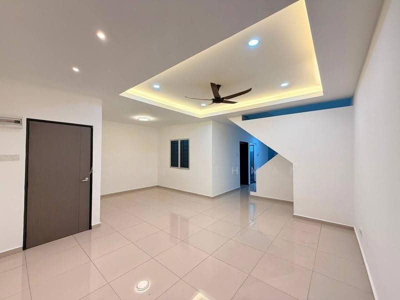 Rumah Teres 2-Tingkat untuk Dijual di Taman Ros (Mantin) - Azrul Othman - Living Room - PropertyGuru.com.my