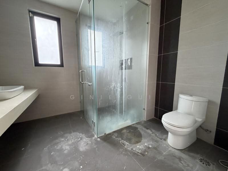 Semi-Detached House for Sale in D'Island (Puchong) - Ginie Gui - Master Bathroom - PropertyGuru.com.my