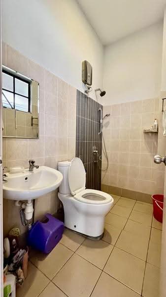 Semi-Detached House for Sale in Bandar Nusaputra (Puchong) - Ginie Gui - Bathroom - PropertyGuru.com.my
