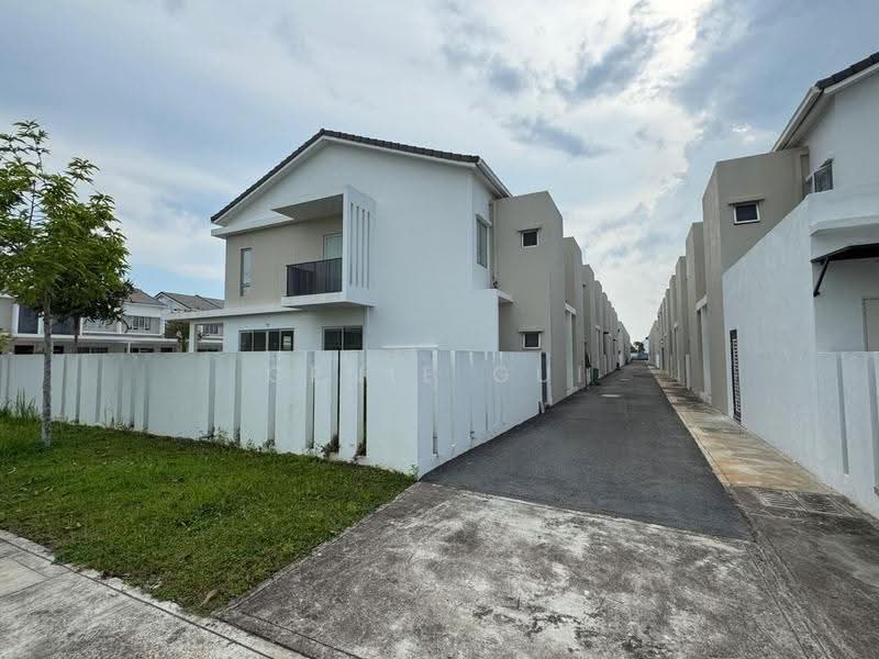 2-storey Terraced House for Sale in Bandar Gamuda Cove (Dengkil) - Ginie Gui - Exterior - PropertyGuru.com.my