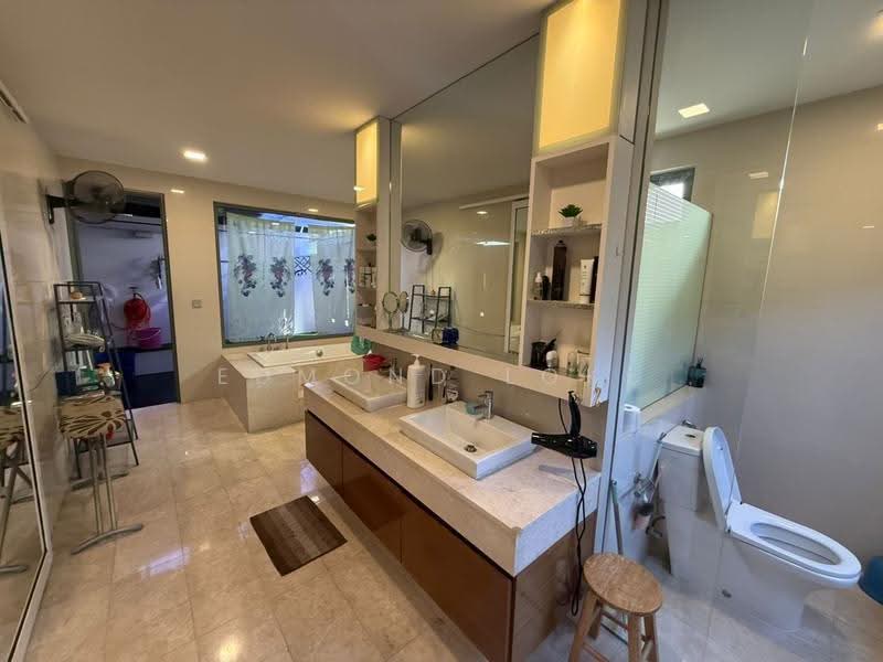 Semi-Detached House for Rent in Taman Seri Bukit Segambut (Batu) - Edmond Loke - Bathroom - PropertyGuru.com.my