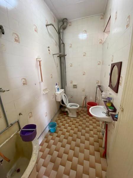 Pangsapuri untuk Dijual di Medan Mutiara - Freddy Tan - Bathroom - PropertyGuru.com.my
