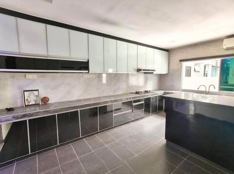 Rumah Berkembar untuk Dijual di Bandar Botanic (Klang) - Kelly Teo - Kitchen - PropertyGuru.com.my