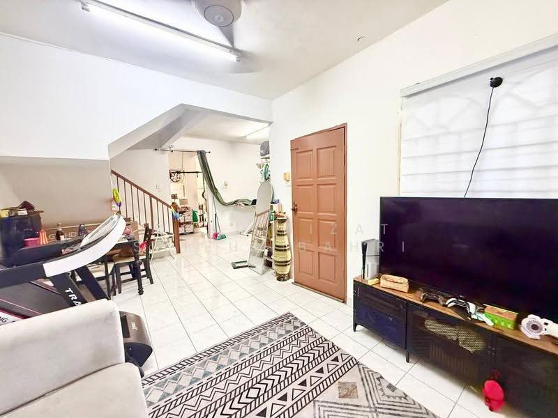 2-storey Terraced House for Sale in Bandar Baru Bangi (Selangor) - Mohd Aizat Saiful Bahri - Living Room - PropertyGuru.com.my