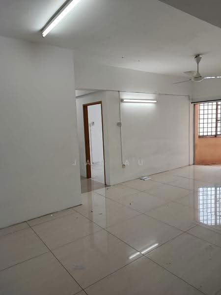 Pangsapuri untuk Dijual di Sri Impian Apartment - JAN AU - Living Room - PropertyGuru.com.my