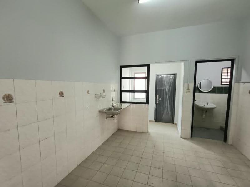 2-storey Terraced House for Sale in Bandar Baru Permas Jaya (Permas Jaya) - Kok Hui - Kitchen - PropertyGuru.com.my