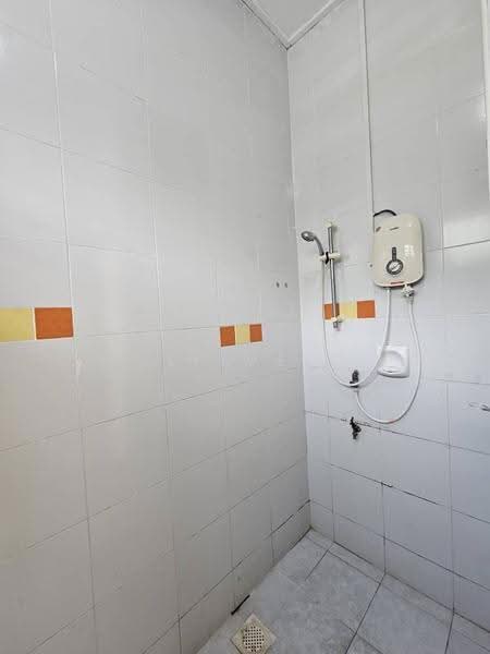 Rumah Teres 2-Tingkat untuk Disewa di Taman Desa Tebrau (Tebrau) - Li Wei - Bathroom - PropertyGuru.com.my