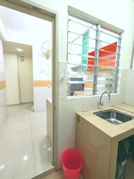 Pangsapuri untuk Disewa di Prima Tiara II - Crystal Lum - Kitchen - PropertyGuru.com.my