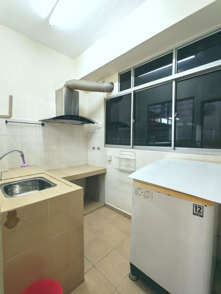 Pangsapuri untuk Disewa di Prima Tiara II - Crystal Lum - Kitchen - PropertyGuru.com.my
