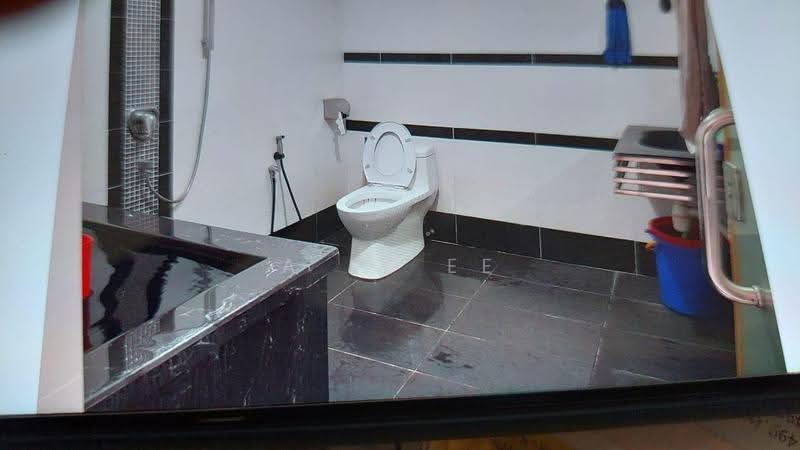 1-storey Terraced House for Sale in Taman Free School (Jelutong) - A Ee Ee - Bathroom - PropertyGuru.com.my