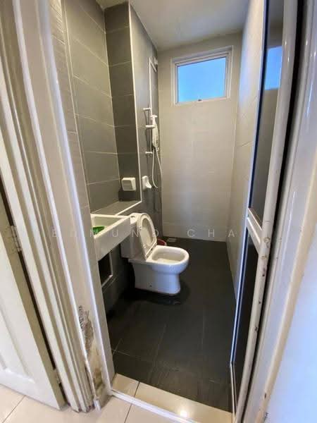 Service Residence for Sale at THE SENAI GARDEN (PANGSAPURI IMPIAN SENAI) - Edmund Chan - Bathroom - PropertyGuru.com.my