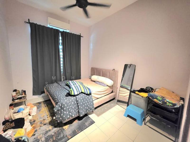 Rumah Teres 1-Tingkat untuk Dijual di Taman Medan Jaya (Telok Panglima Garang) - Mohd Aizat Saiful Bahri - Bedroom - PropertyGuru.com.my